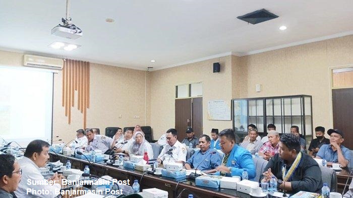 Warga Kandanglama mendatangi DPRD Kalsel